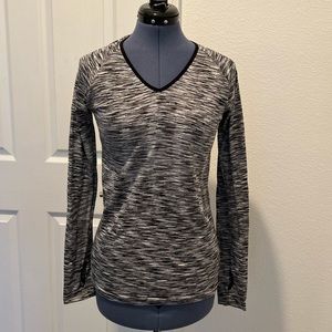 Black and white long-sleeve activewear top with thumb holes